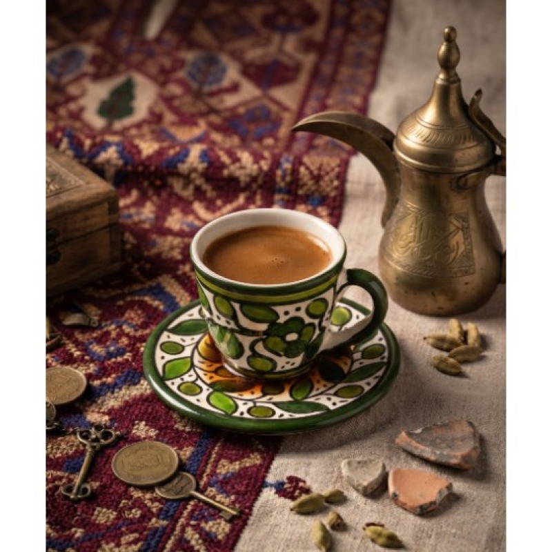 فنجان خزف مع صحن