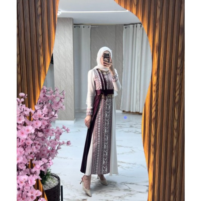 فستان تطريز بجنن ومرتب مع حزام 🔥